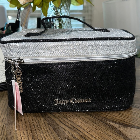 Stunning JUICY COUTURE makeup bag ✨💕✨ Sold out at JUICY STORE!!!! - Picture 3 of 5